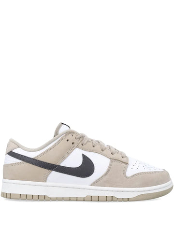 Dunk Low Sneakers