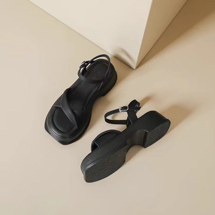 Green Skin-illuminating Roman Sandals With A Single Strap